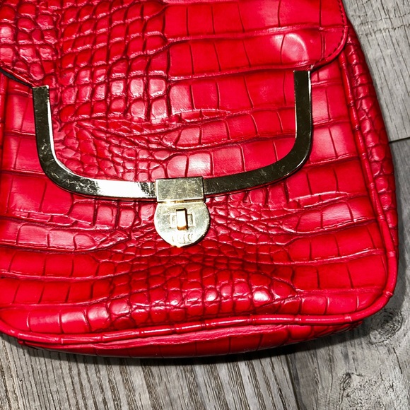 Lulu Guinness red leather croc embossed crossbody chain purse - Picture 3 of 11